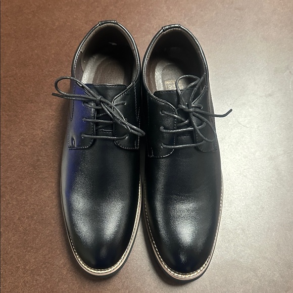BRAND NEW SLEEK BLACK  MEN’s SHOES main image 13